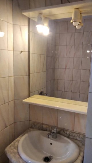 Espejo de baño vintage con repisa y focos