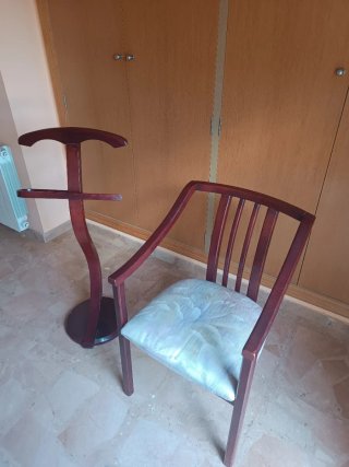 Conjunto Galán de Noche y Silla de Dormitorio.