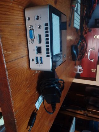 Mini PC NUC con Windows 11