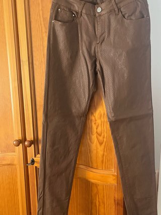 Pantalón de polipiel marrón