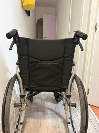 SILLA DE RUEDAS SEGUNDA MANO CON POCO USO.