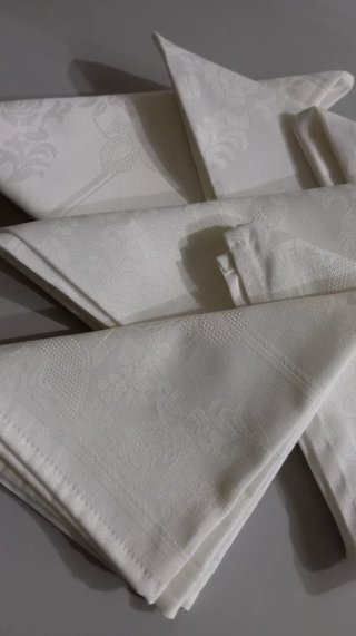 Mantel y 6 Servilletas. La Bruja. NUEVO.