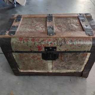 Baúl antiguo de madera