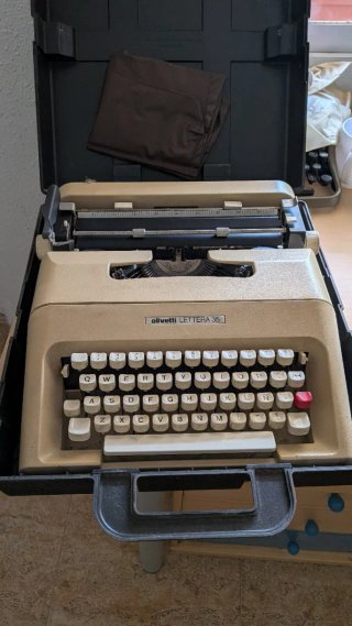 Máquina de escribir Olivetti Lettera 35