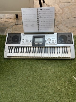 Piano Electrónico 61 Teclas marca Casio