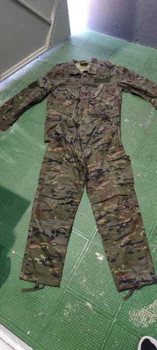 Traje militar de camuflaje