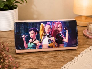Cartera con estampado de grupo musical