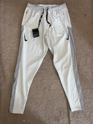 Pantalón Nike Gris
