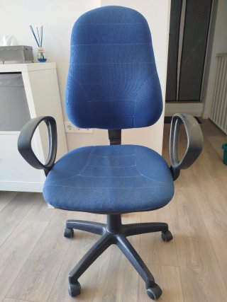 Silla de oficina azul