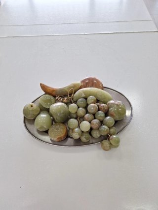 Centro de Mesa Vintage con Frutas de Ónix