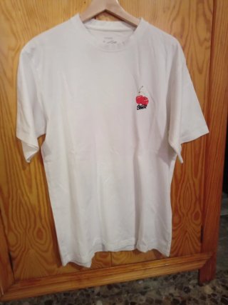 Camiseta Blanca Pull&Bear con Cerezas
