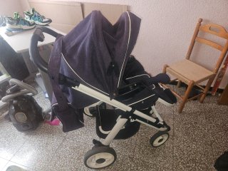 Carro de bebé con capota azul