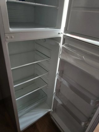 Nevera de dos puertas blanca