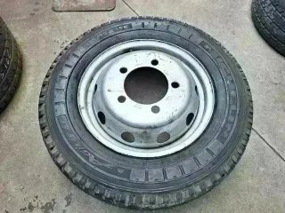 Ford Transit Gemela - Rueda de Repuesto