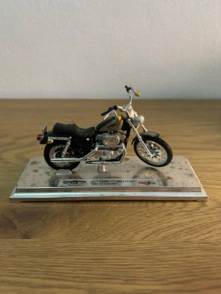 Maisto Harley-Davidson Sportster 1200 Custom