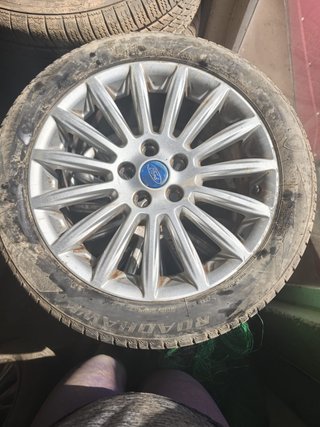 4 Llantas 17 Ford Originales con Neumáticos