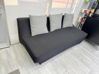 Sofá negro 3 plazas (1,80 m) con 3 cojines grises