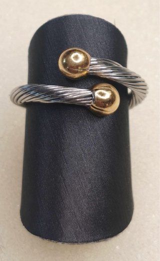 Anillo de diseño trenzado
