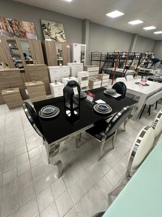 Mesa de Cristal Negro y 4 Sillas