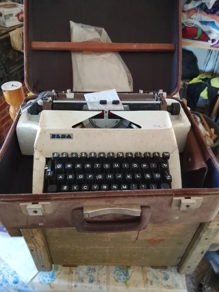 Máquina de escribir ELBA