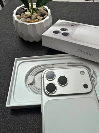 iPhone 17 Pro Max Plateado