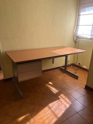 Mesa de oficina Ikea con cajonera
