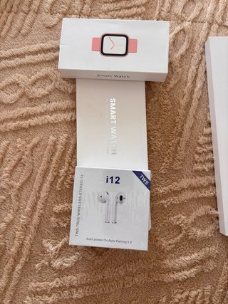 2Relojes Smartwatch y Auriculares Inalámbricos i12