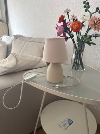 Lámpara de mesa beige