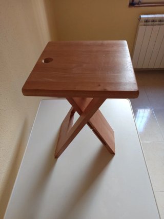Taburete Plegable de Madera.