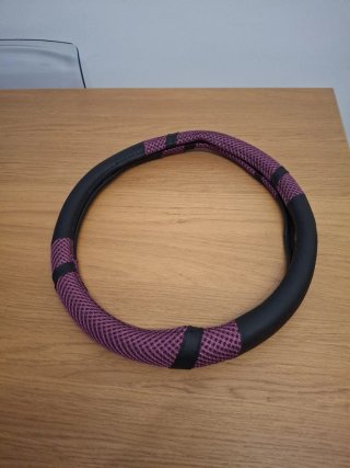 Funda de volante negra y morada