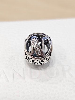 Charm Letra N Plata