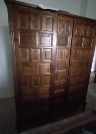 Armario de madera rústico