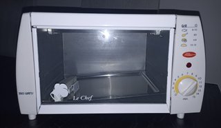Horno pequeño nuevo