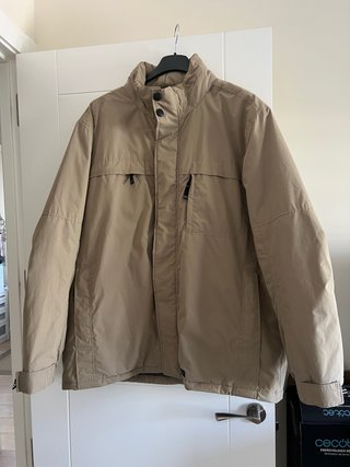 Anorak caballero. Puños ajustables. 7 bolsillos