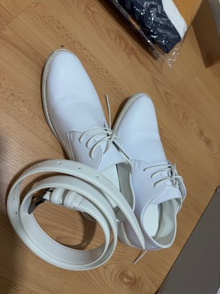 Zapatos de Hombre Blancos y Cinturón