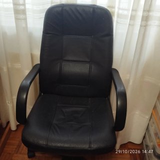 Silla de oficina negra