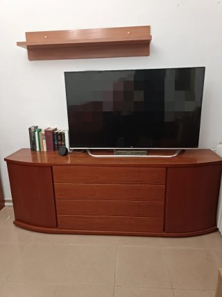 Mueble bajo para TV de madera