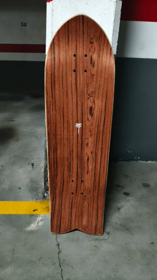 Surfskate con designo in legno