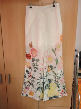 Pantalón Blanco con Estampado Floral