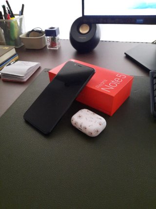 Xiaomi Redmi Note 5 y Auriculares