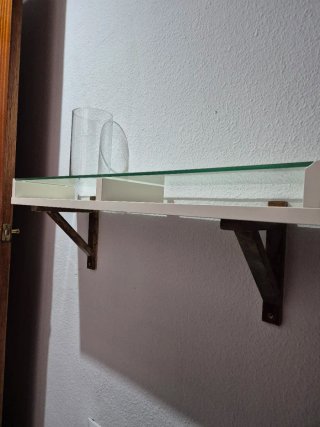 Estante de pared blanco con balda de cristal