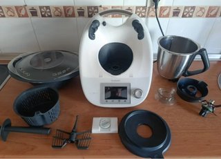 Thermomix TM5 con accesorios, como nueva