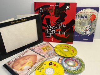 Lot llibres infantils + Teatre ombres + 5 CDs