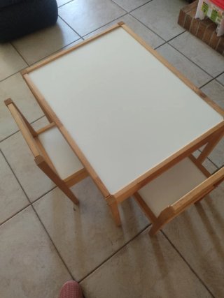 Mesa Infantil con 2 Sillas