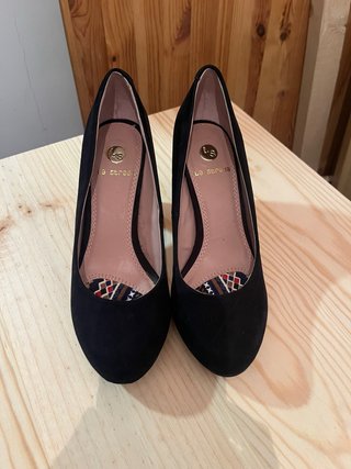 Zapatos de salón negros La Strada