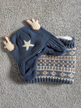Set de gorro y cuello para bebé