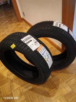 2 Neumáticos Aptany 215/45 R17 nuevos