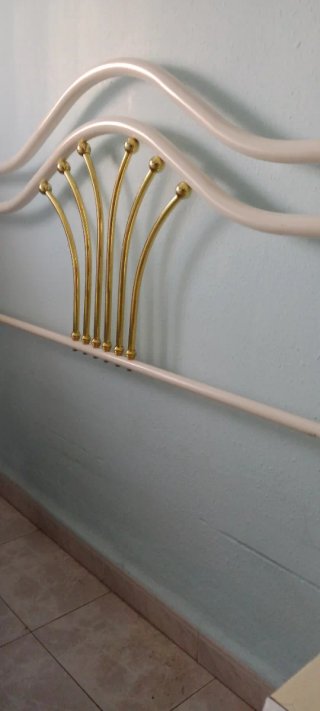 Cabecero de Cama Metálico Blanco y Dorado