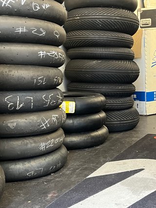 Neumático slicka usados Pirelli 110/70- 17 15L