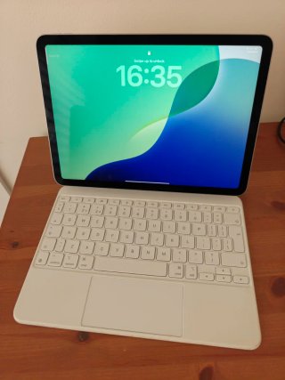 iPad Air M3 11” 128GB + Magic Keyboard + AppleCare